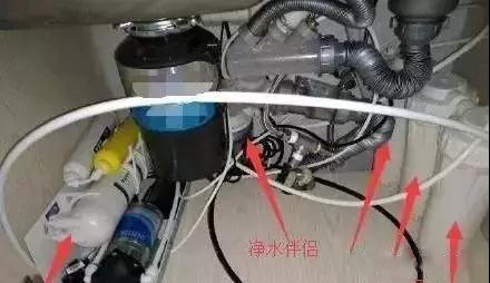客戶說裝了一臺凈水器，比我的便宜！看到實物我忍不住笑了！