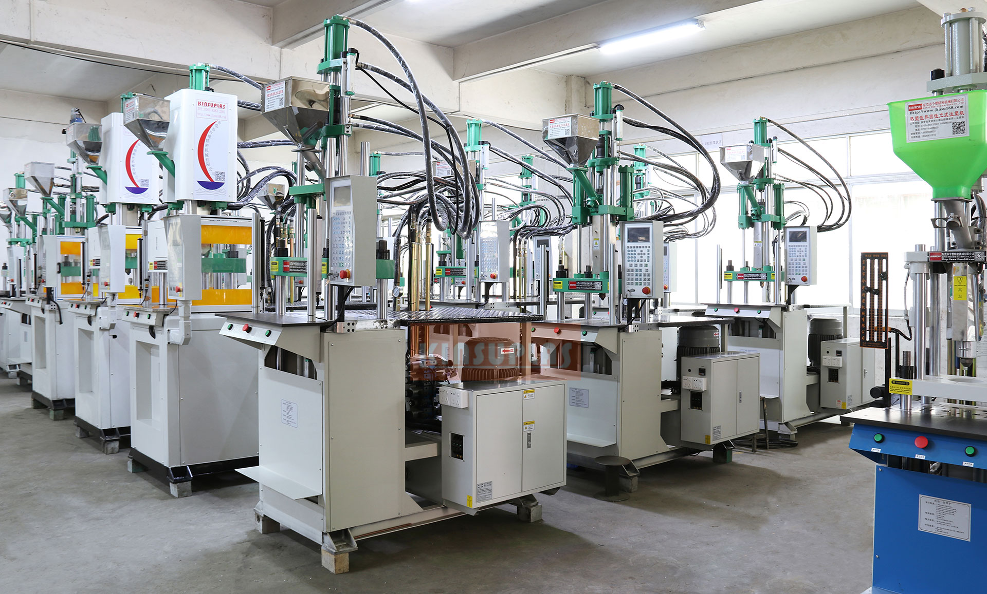 東莞注塑機(jī)廠(chǎng)家車(chē)間一角